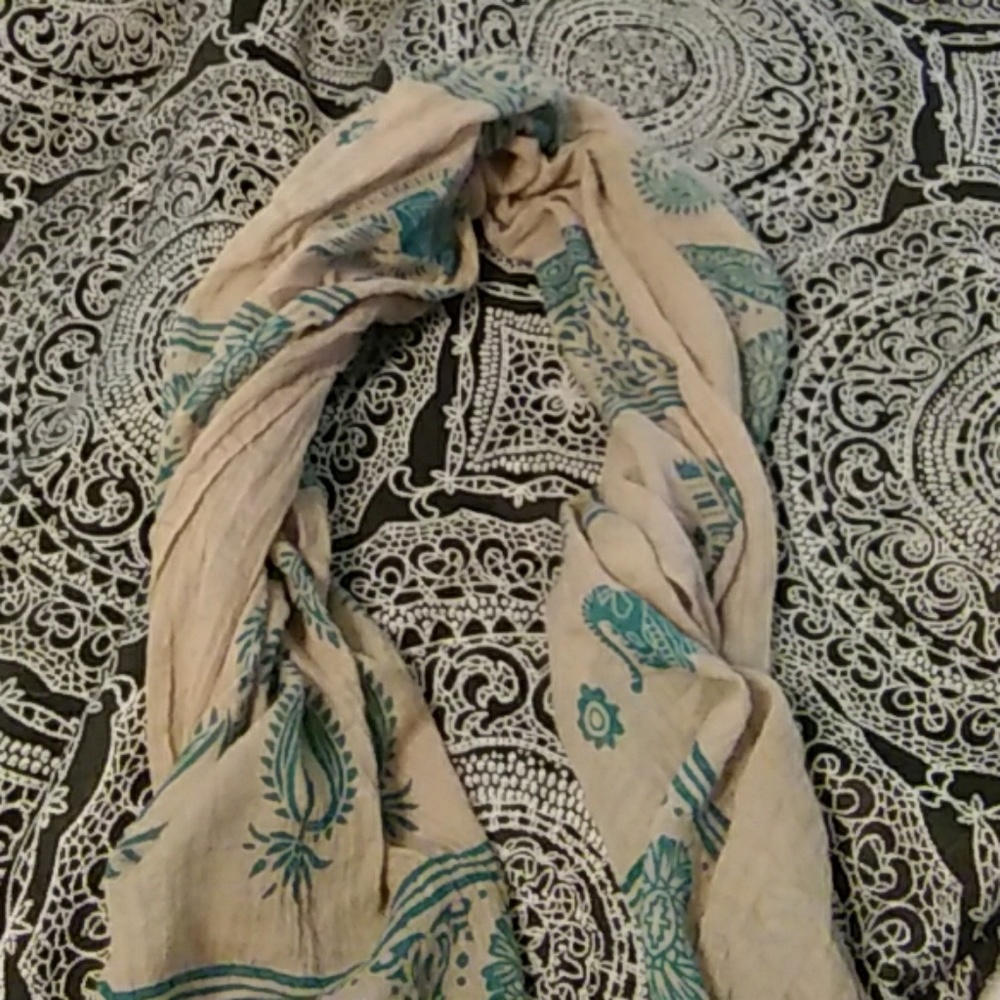 Indie scarf! Fun pattern! - Picture 3 of 3
